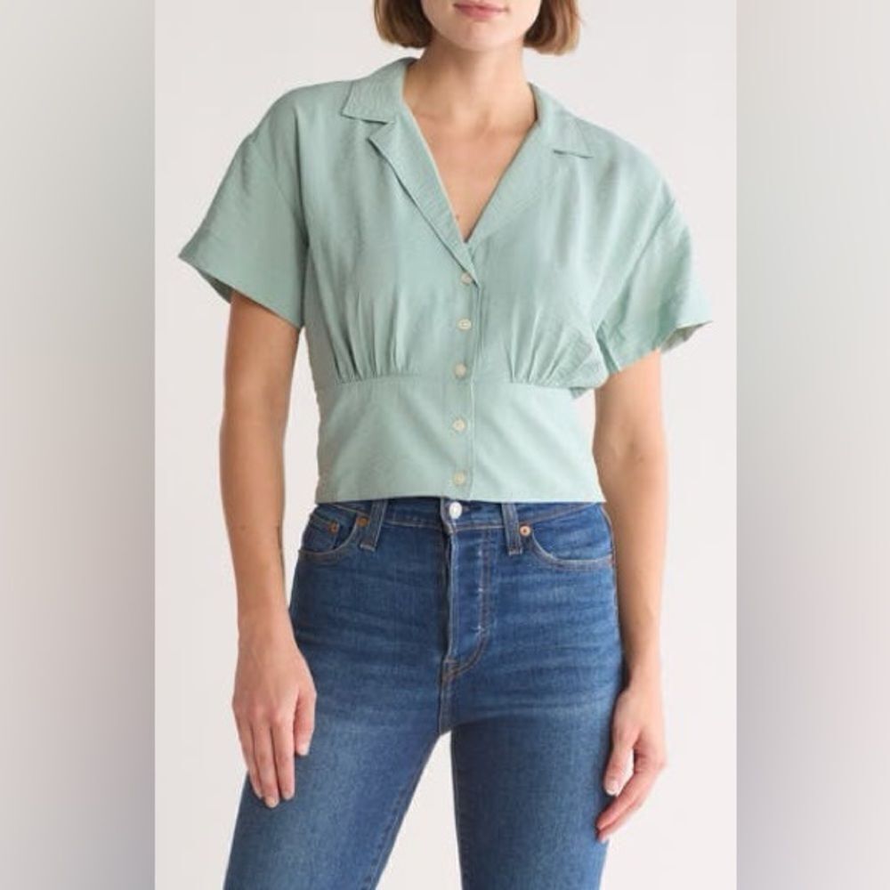 Madewell NWT Drapey Banded Bottom Button-Up Top in the color Pale Celadon in XS